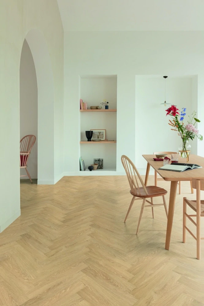 Uni, Elegant - čisté třídění, synchronní struktura dřeva, podlaha vinylová rigidní Floorify HERRINGBONE