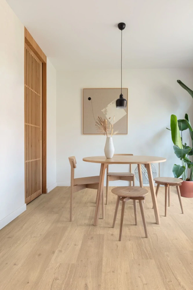 Latte, Rustic - rustikální, synchronní struktura rawthentic, podlaha vinylová lepená Floorify LONG PLANKS GLUEDOWN