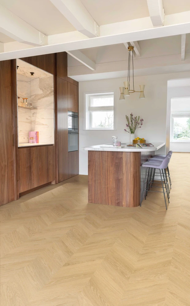 Rocky, Elegant - čisté třídění, synchronní struktura dřeva, podlaha vinylová rigidní Floorify CHEVRON