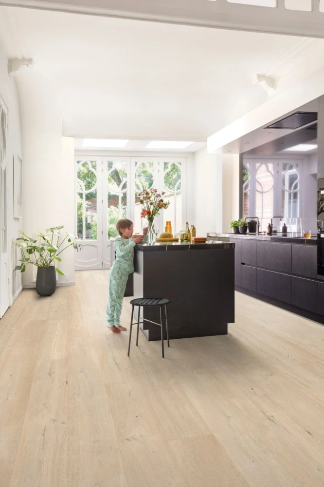 Parmesan, Lively - lehce rustikální, synchronní struktura dřeva, podlaha vinylová rigidní Floorify XL PLANKS