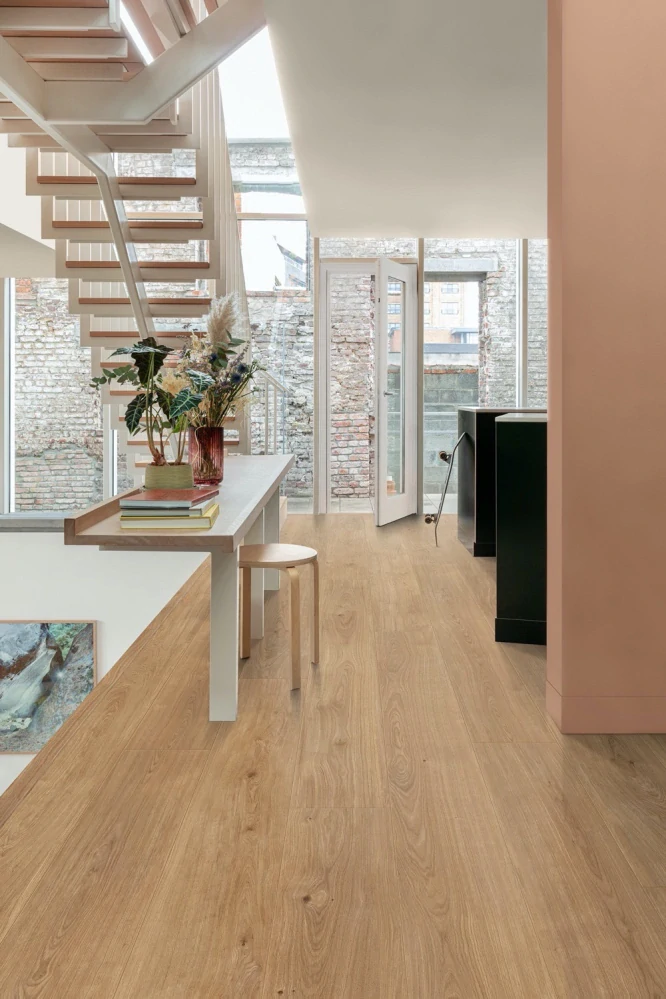 Toffee, Elegant - čisté třídění, synchronní struktura dřeva, podlaha vinylová rigidní Floorify XL PLANKS